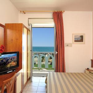 Double or Twin Room with Sea View