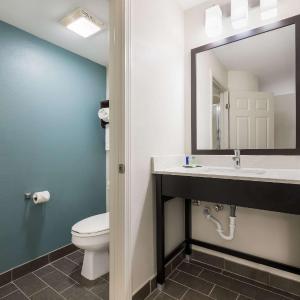 Queen Room - Accessible/Non-Smoking