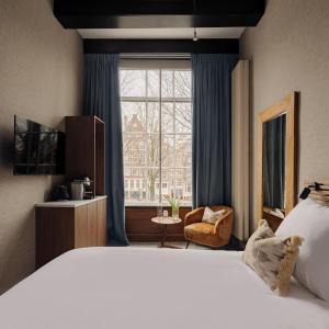 Deluxe double room with canal view