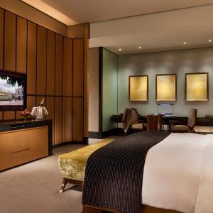 One-Bedroom Grand Suite