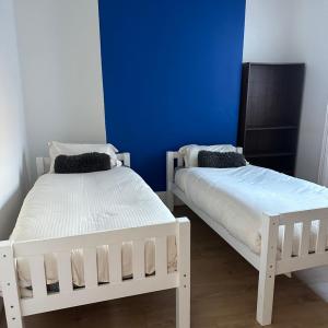 Standard Twin Room with Shared Bathroom