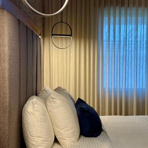 Standard King Room - Non-Smoking 