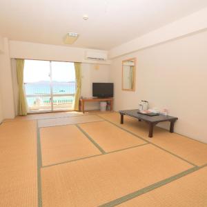 Japanese-Style Family Room with Sea View