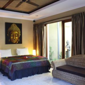 Deluxe Four-Bedroom Apartment