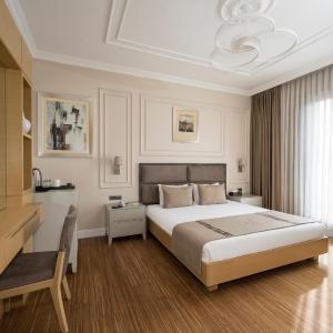 Queen Room with Sea View