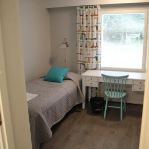 Twin Room with Shared Bathroom - Hostel building