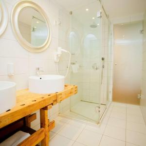 Queen Room with Spa Bath
