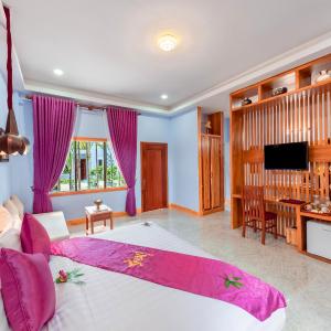 King Room with Pool View