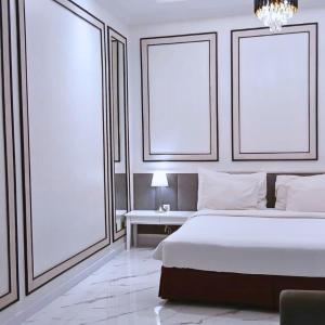 Deluxe King Suite