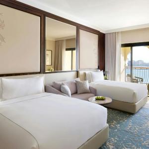 Club Twin Room with Lounge Access