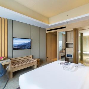 Deluxe King Room with Bath Tub and Pool View