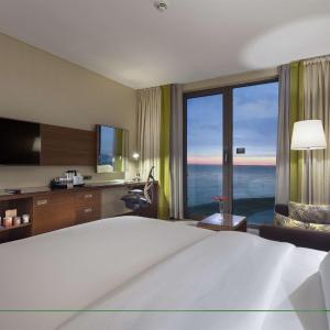 Deluxe King Room with Black Sea View