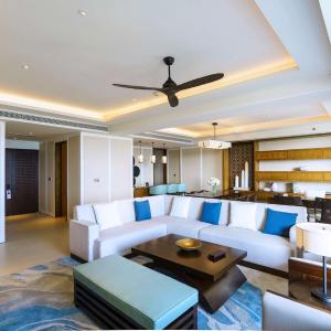 Deluxe One-Bedroom Suite with Ocean View