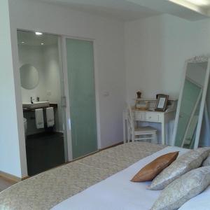 Queen Suite with Spa Bath
