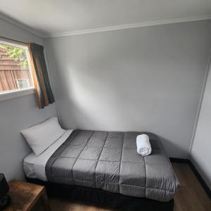 Budget Single Room with shared bathroom & kitchen