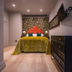 Deluxe One-Bedroom Apartment with Garden View