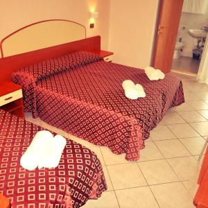 Triple Room with Balcony and Lateral Sea View