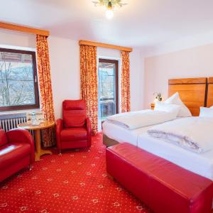 Double Room with Balcony and Mountain View