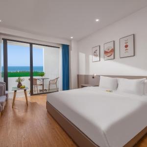 Double Room with Balcony and Sea View