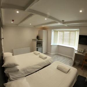 Twin Room with Shared Bathroom