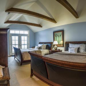 Waterside Queen Loft - Non-Smoking