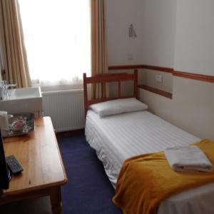 Basic Single Room – Shared Bathroom Facilities