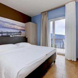 Standard Double or Twin Room with Lake View