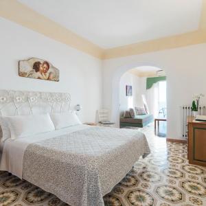 Superior Double Room with Balcony and Sea View
