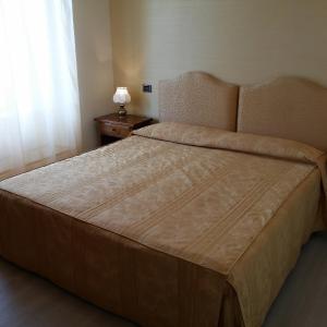 Classic Double Room with Balcony and Lake View