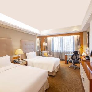 Club Sofitel Luxury Room with Twin Bed