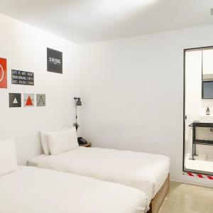 Medium Twin Room - No Window