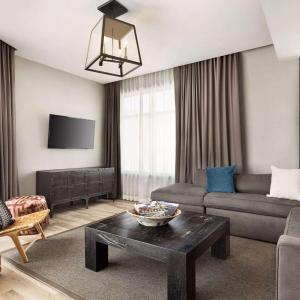 One Bedroom King Suite - Non-Smoking