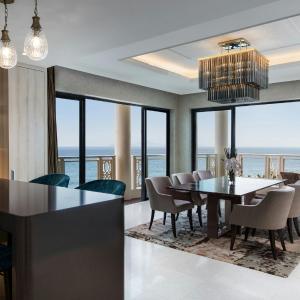 Honeymoon Suite, 1 Bedroom Suite, 1 King, Partial Sea view