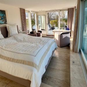 Suite with Lake View