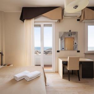 Triple Room with Sea View
