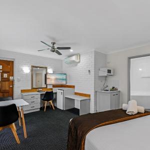 Executive Queen Suite with Spa Bath