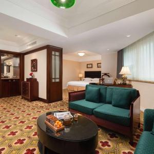 Deluxe King Suite