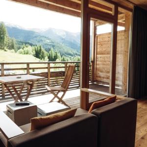 Suite with Mountain View