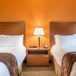 Queen Room with Two Queen Beds - Mobility Accessible