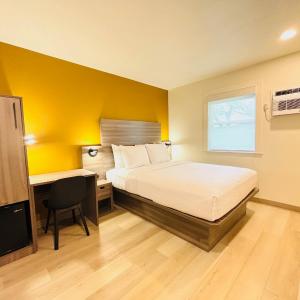 Standard Queen Room