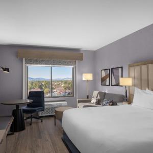 King Room with Bathtub - Non-Smoking - Mobility Accessible
