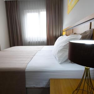 Deluxe Double Room (2 Adults + 1 Child)
