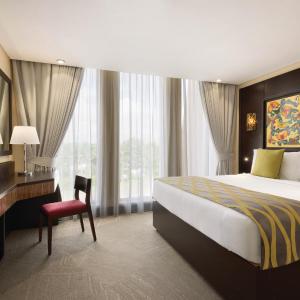 Executive King Suite, Non-Smoking - Courtyard View