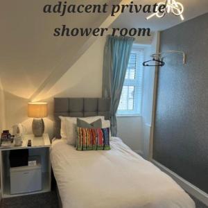 Single Room with Private External Bathroom