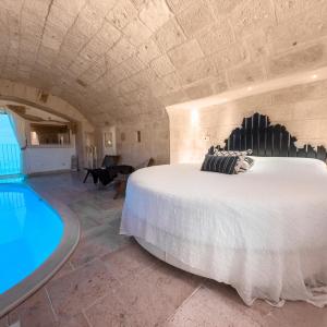 Luxury Suite with Private Pool and Sea View