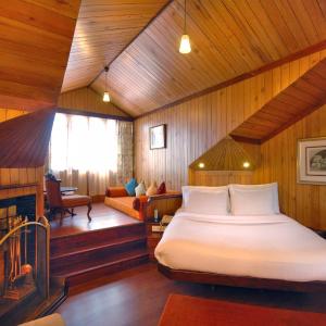 Heritage Attic Room (Queen) - 10% Discount on Foods & Soft Beverages* | 15% Discounts on Laundry Services* | INR 500 spa credit during your stay on selective Massage services. TnC Apply.* | Free Minibar - 2 cans of soft Beverages (Once on Arrival)