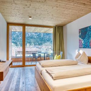 Double Room with Balcony and Mountain View