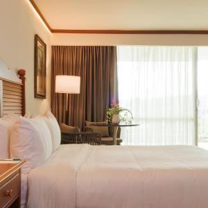 Deluxe King Room with Garden View