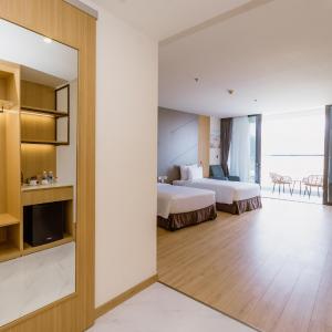 Deluxe Triple Room with Ocean View