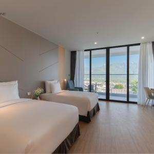 Deluxe Twin Balcony with Ocean view